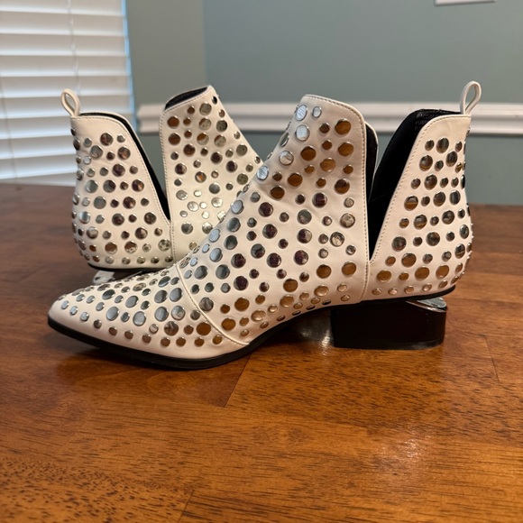 Steven Steve Madden Renata White Studded Ankle Booties size 9 festival - Picture 3 of 12